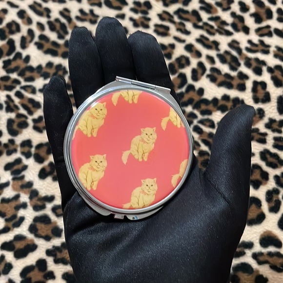 FOREVER 21 Compact Pocket Mirror Persian Cat Pink Makeup F21 Beauty Travel Work - Picture 12 of 16